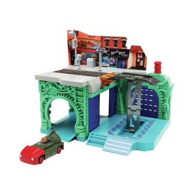 TMNT TMACHINES PLAYSET GARAGE & LAIR    
