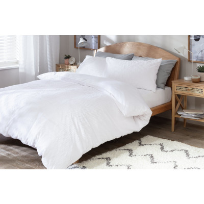 Argos Product Support for Argos Home White Faux Fur Dot Christmas Bedding  Set - King (848/4185)